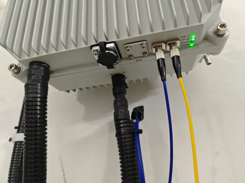 https://www.lintratek.com/lintratek-digital-2g-4g-5g-fiber-optic-repeater-5w-for-office-building-market-hotel-villa-product/